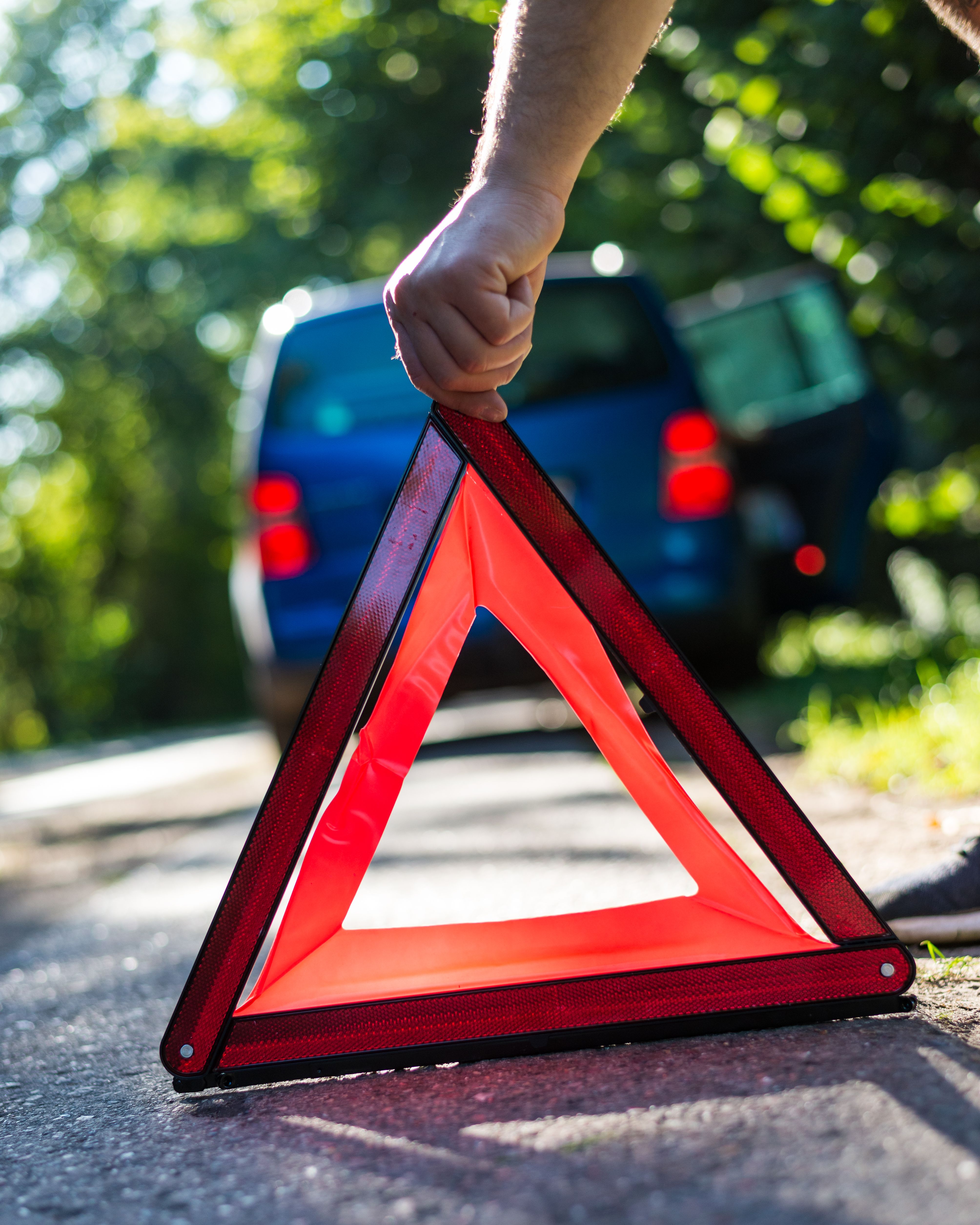 Samochód oczekujący na pomoc drogową